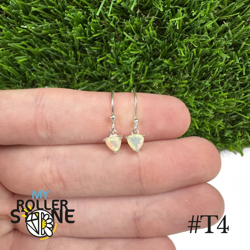 Äthiopische Trillon-Opal-Ohrringe 5x5 mm in 925er Sterlingsilber #T4
