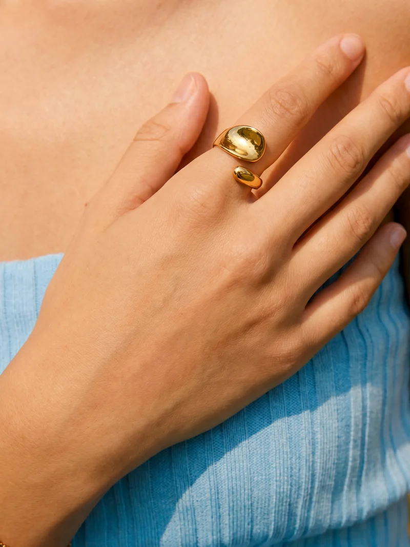 Fluid Band Ring