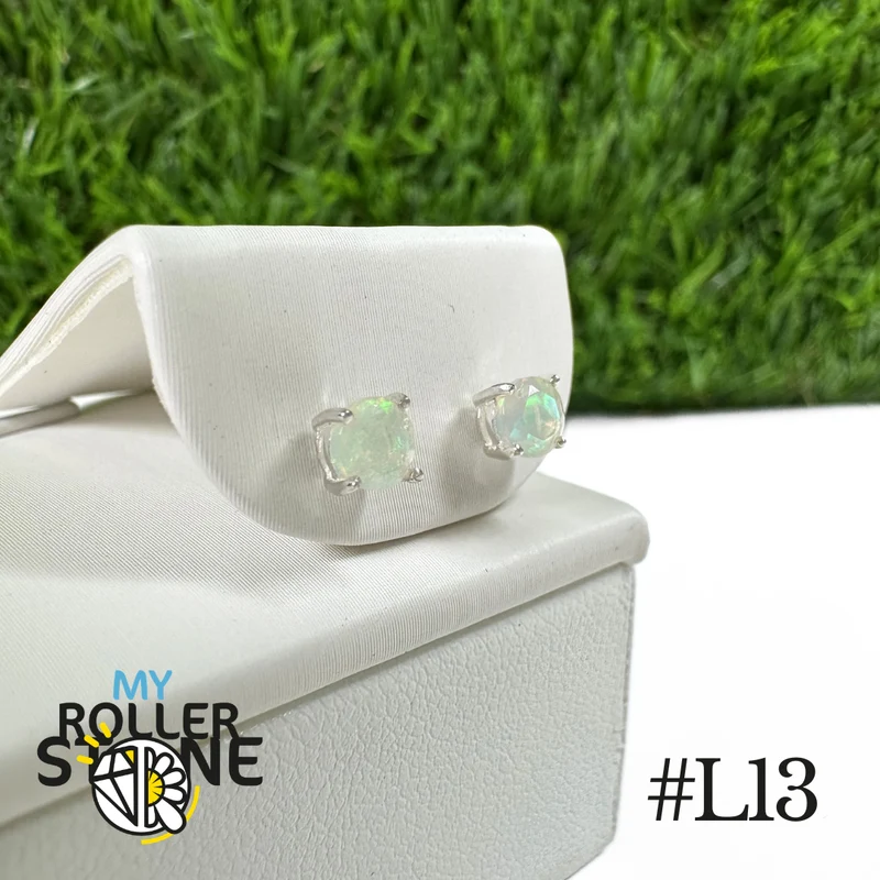 Runde äthiopische Opal-Ohrringe 4x4 mm in 925er Sterlingsilber #L13