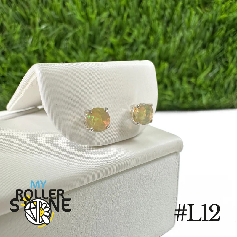 Runde äthiopische Opal-Ohrringe 4x4 mm in 925er Sterlingsilber #L12