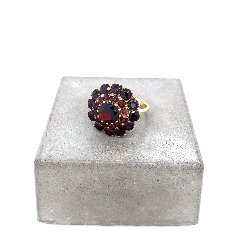 Ring Roségold 750 mit Granat