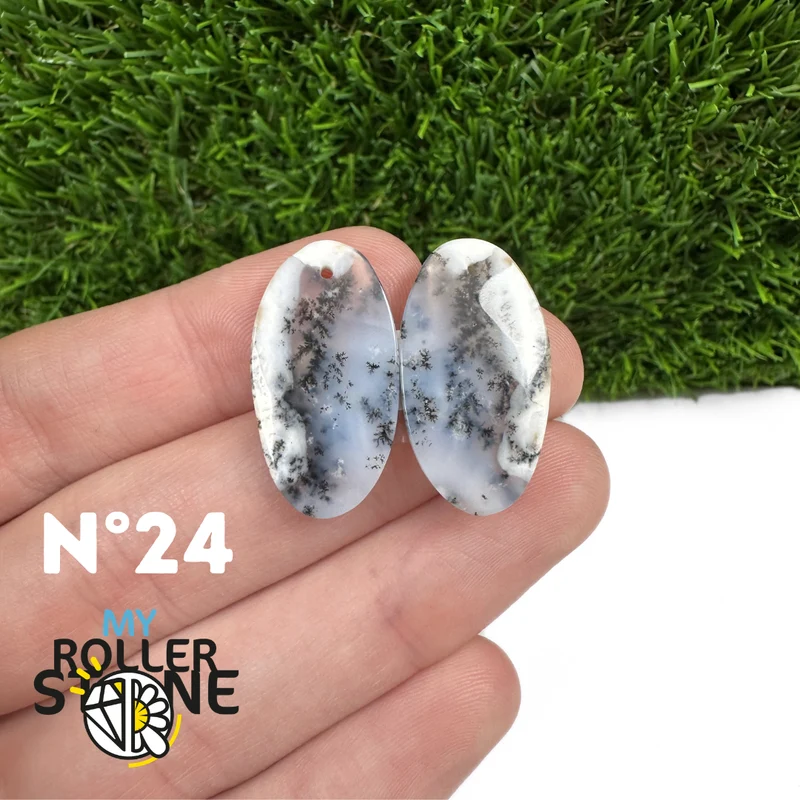 Paar gebohrte Dendritenopal-Cabochons (für Ohrringe)