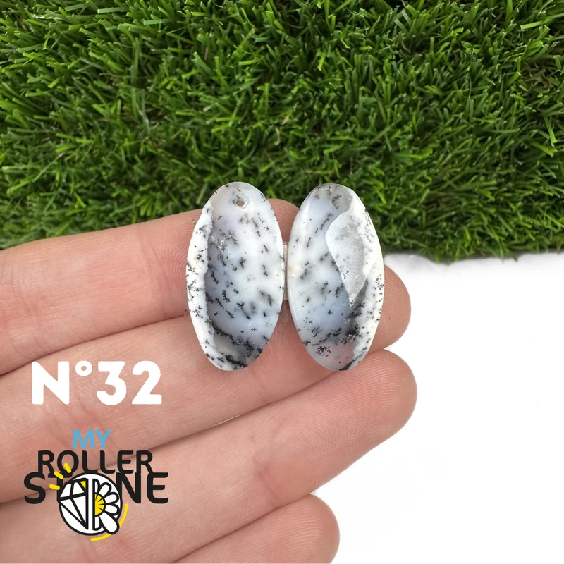 Paar gebohrte Dendritenopal-Cabochons (für Ohrringe)