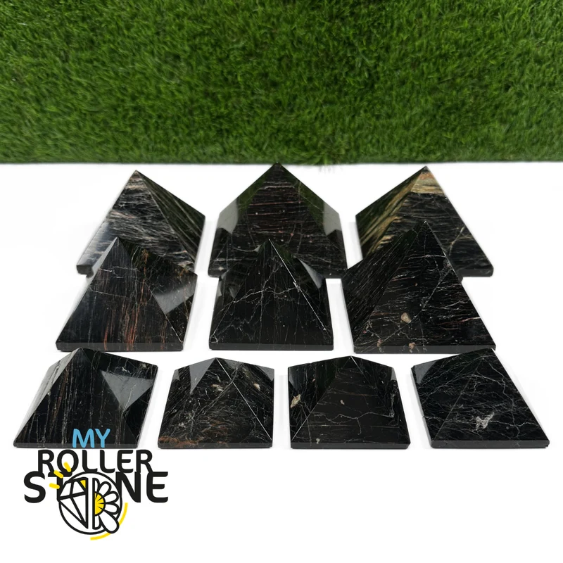 Pyramide aus schwarzem Turmalin aus Brasilien