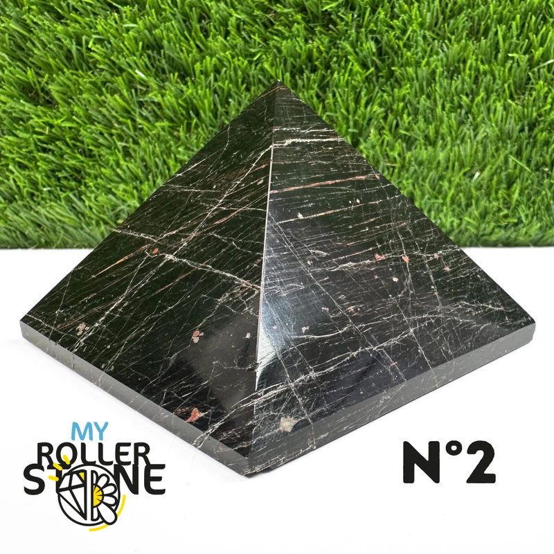 Pyramide aus schwarzem Turmalin aus Brasilien
