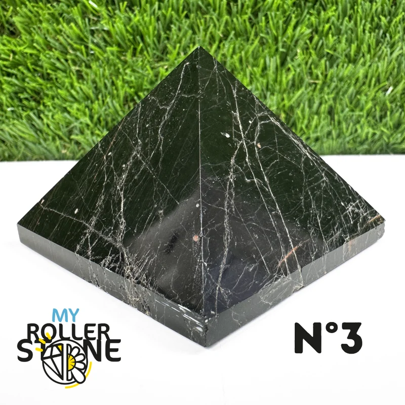 Pyramide aus schwarzem Turmalin aus Brasilien