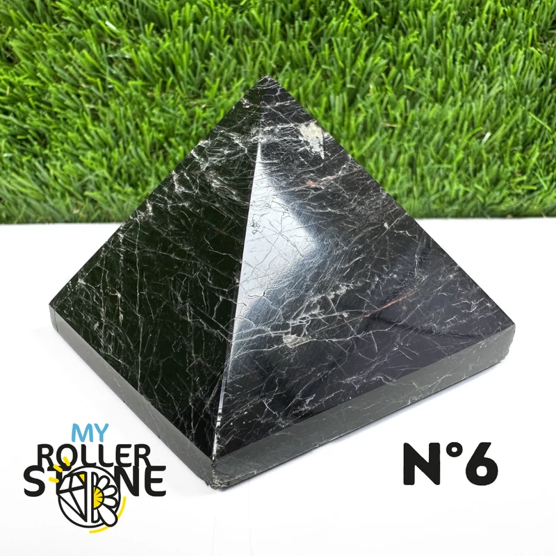 Pyramide aus schwarzem Turmalin aus Brasilien