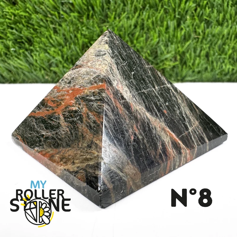 Pyramide aus schwarzem Turmalin aus Brasilien