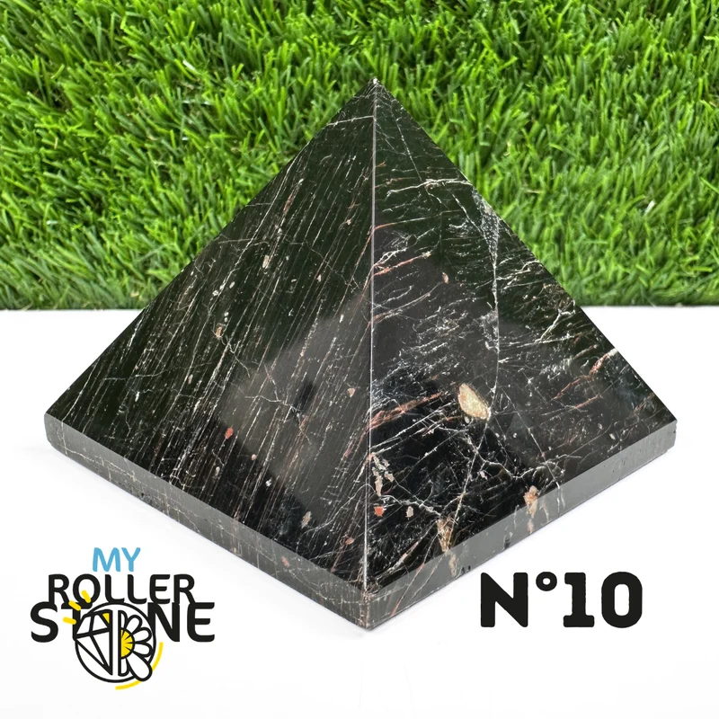 Pyramide aus schwarzem Turmalin aus Brasilien