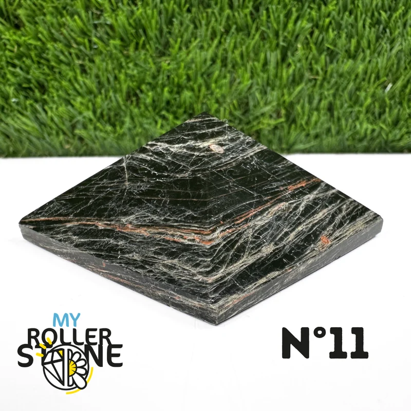 Pyramide aus schwarzem Turmalin aus Brasilien