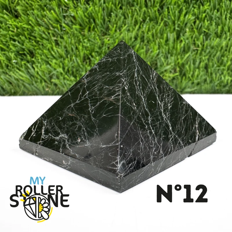 Pyramide aus schwarzem Turmalin aus Brasilien
