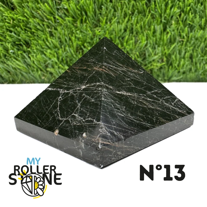 Pyramide aus schwarzem Turmalin aus Brasilien