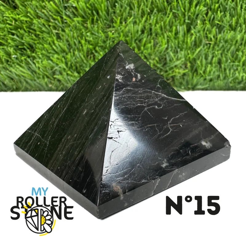 Pyramide aus schwarzem Turmalin aus Brasilien