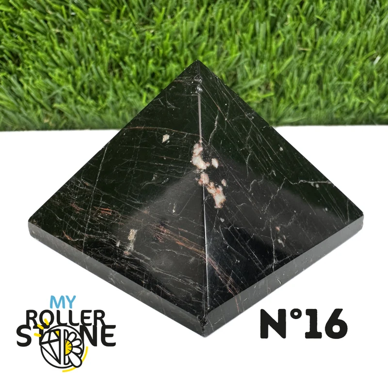Pyramide aus schwarzem Turmalin aus Brasilien