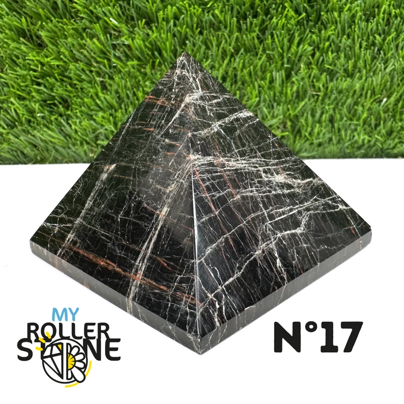 Pyramide aus schwarzem Turmalin aus Brasilien
