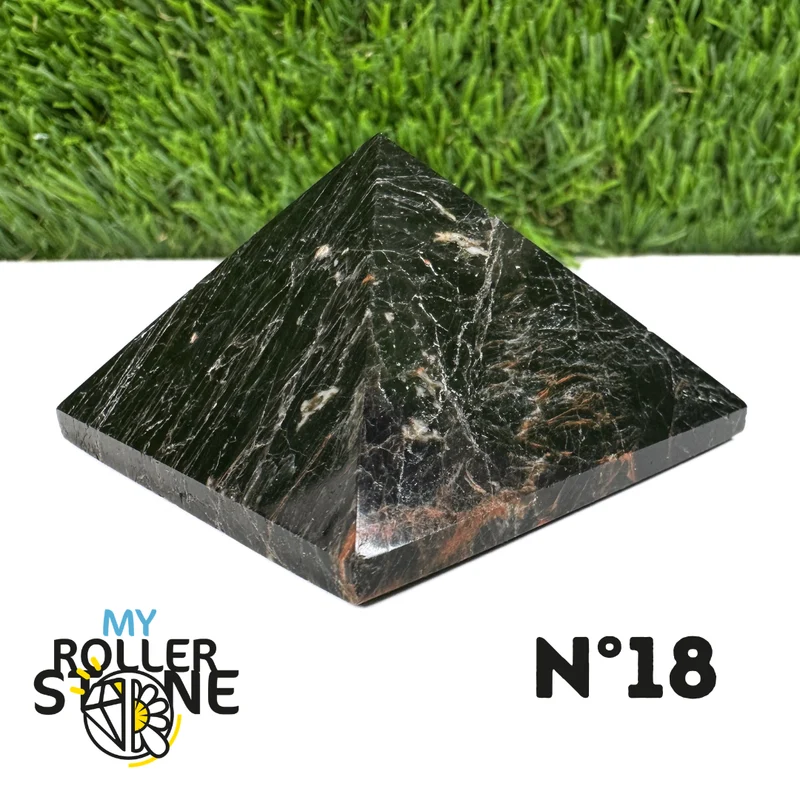 Pyramide aus schwarzem Turmalin aus Brasilien