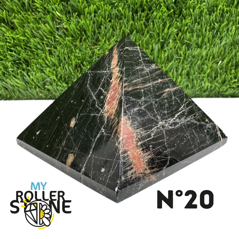 Pyramide aus schwarzem Turmalin aus Brasilien