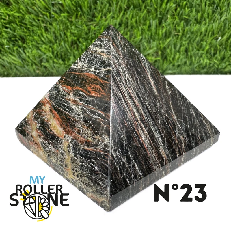 Pyramide aus schwarzem Turmalin aus Brasilien