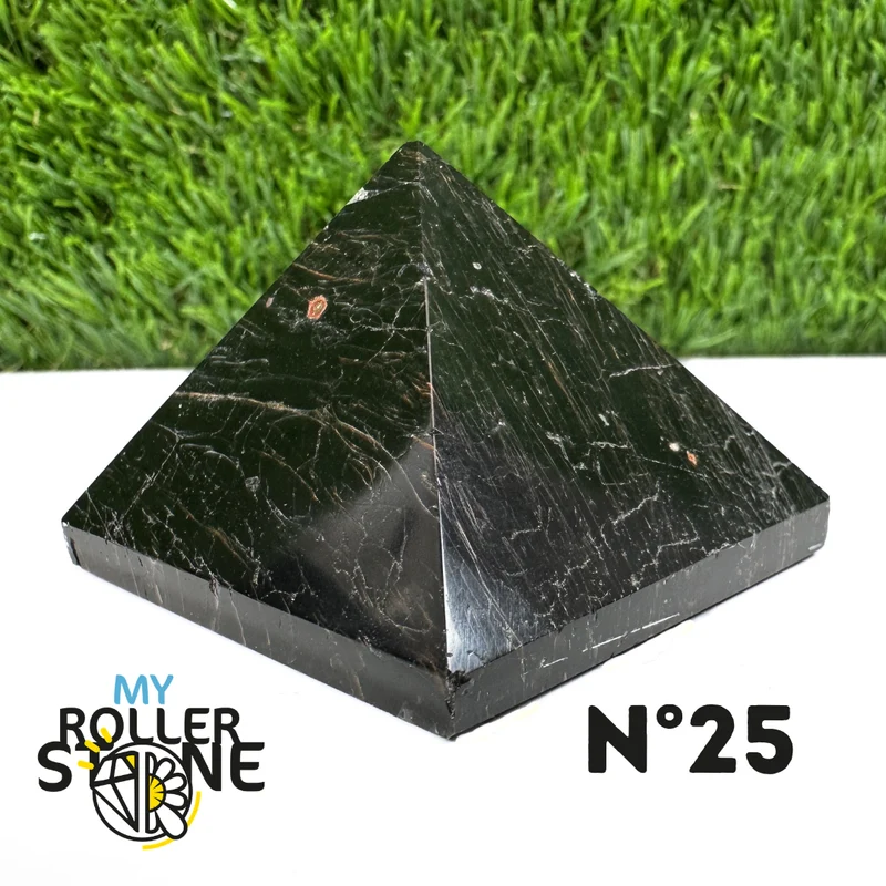 Pyramide aus schwarzem Turmalin aus Brasilien