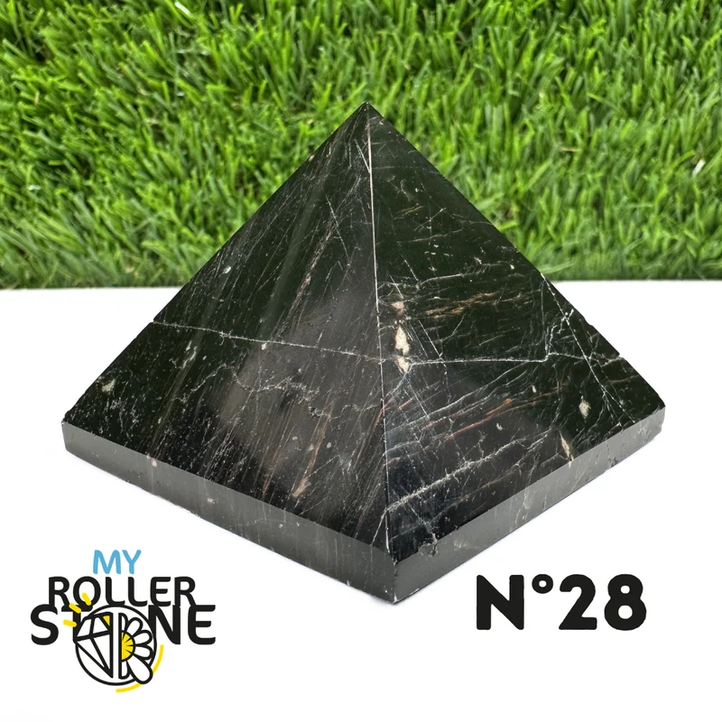 Pyramide aus schwarzem Turmalin aus Brasilien