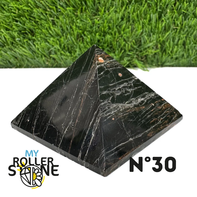 Pyramide aus schwarzem Turmalin aus Brasilien