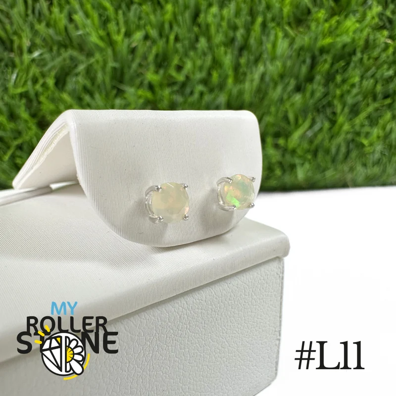 Runde äthiopische Opal-Ohrringe 4x4 mm in 925er Sterlingsilber #L11