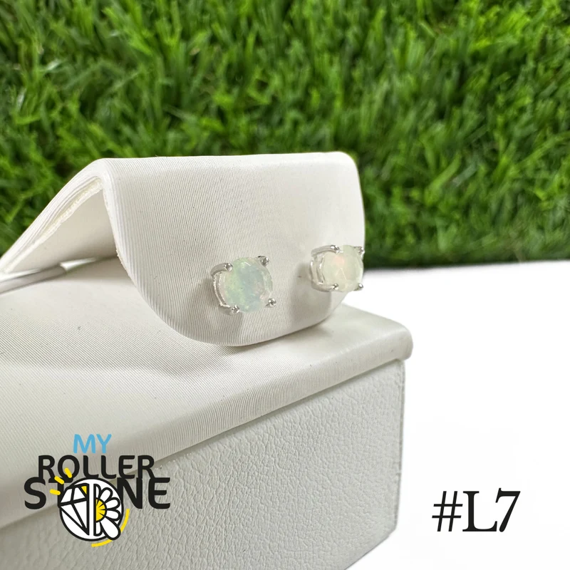 Runde äthiopische Opal-Ohrringe 4x4 mm in 925er Sterlingsilber #L7