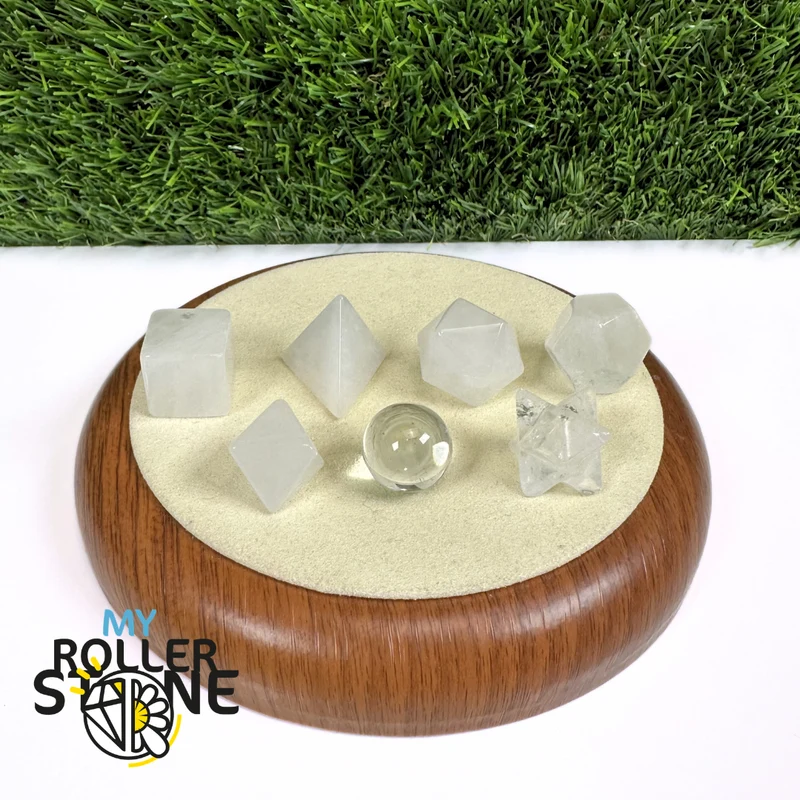 Set aus platonischen Körpern aus Bergkristall