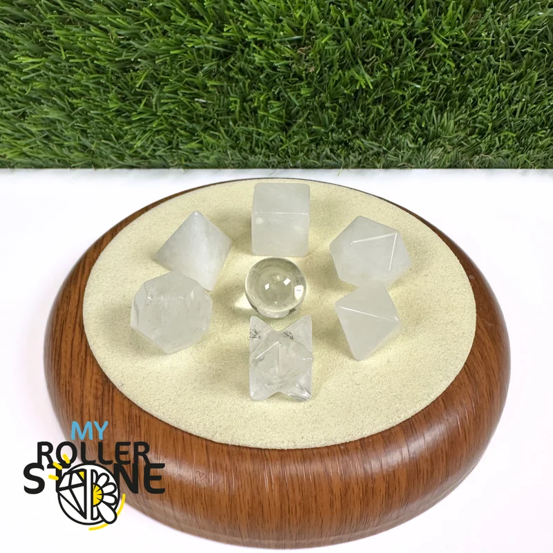 Set aus platonischen Körpern aus Bergkristall