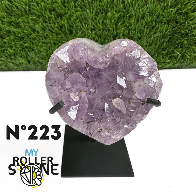 Amethyst-Herzgeode auf Metallständer Nr. 223