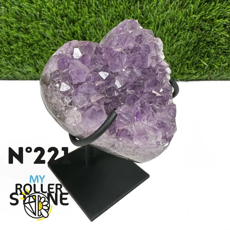 Amethyst-Herzgeode auf Metallständer Nr. 221