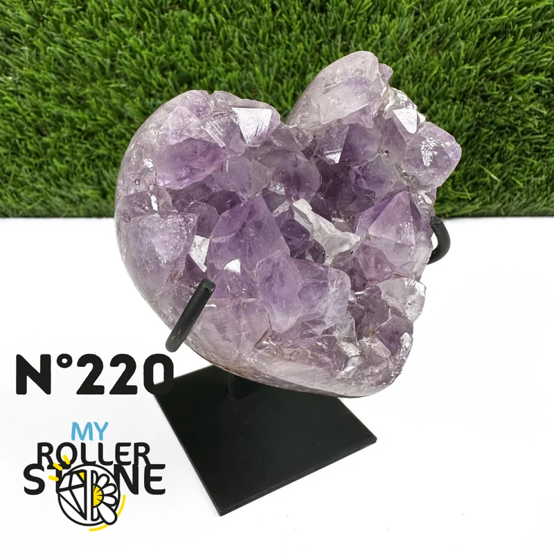 Amethyst-Herzgeode auf Metallständer Nr. 220