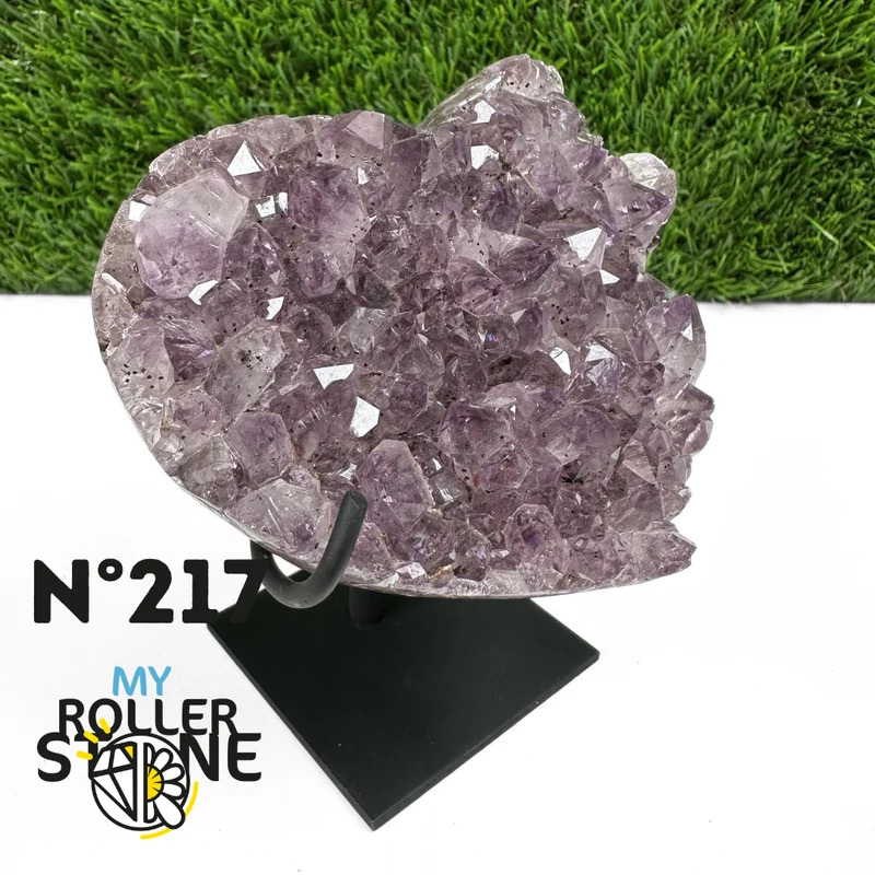 Amethyst-Herzgeode auf Metallständer Nr. 217