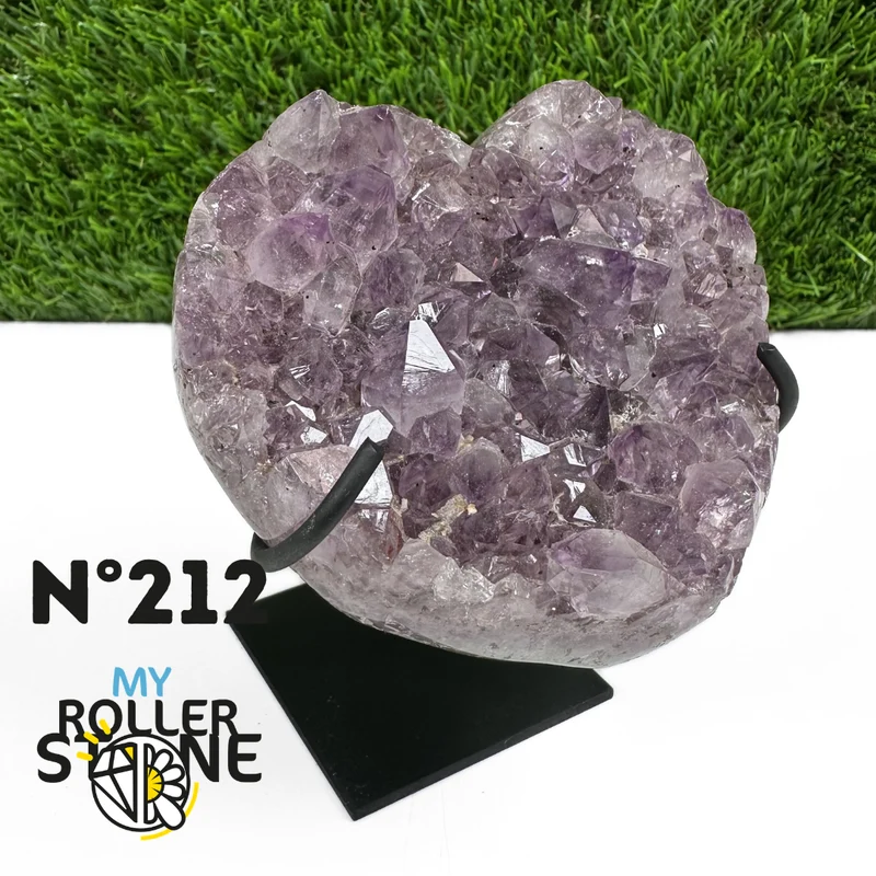 Amethyst-Herzgeode auf Metallständer Nr. 213