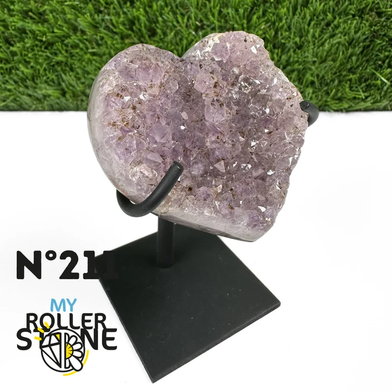Amethyst-Herzgeode auf Metallständer Nr. 211