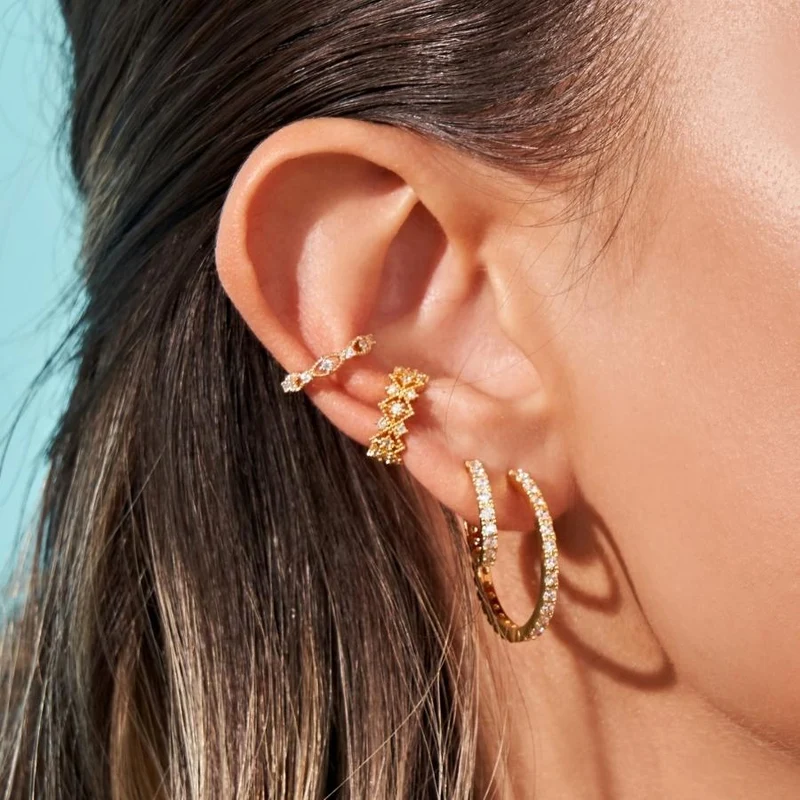 Pave Huggie Hoop Ohrringe Gold