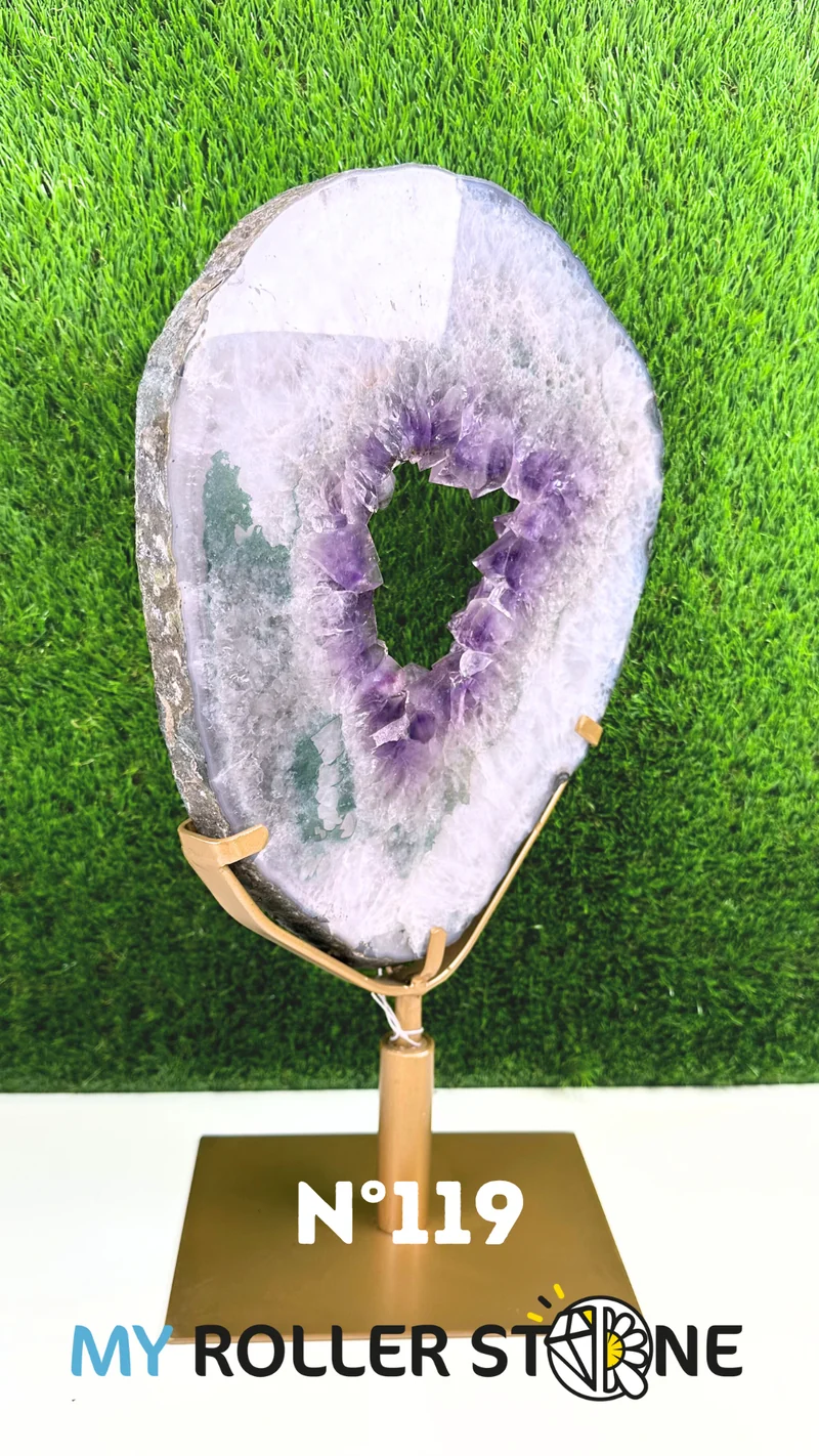 Amethystscheibe auf Metallsockel Nr. 119