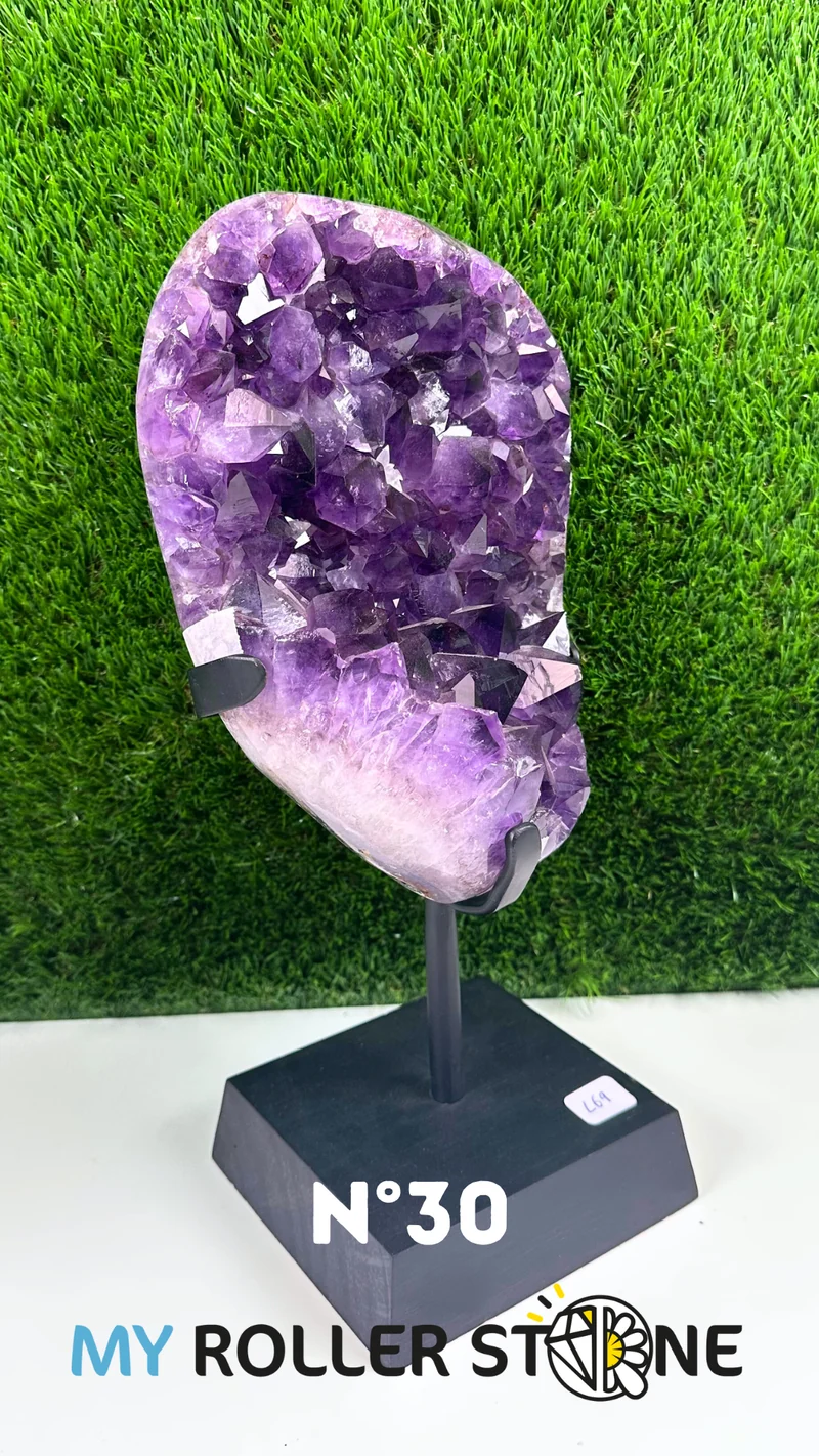 Amethyst-Geode auf Holzsockel Nr. 30
