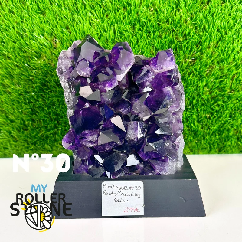 Druze Amethyst auf schwarzem Grund Nr. 30