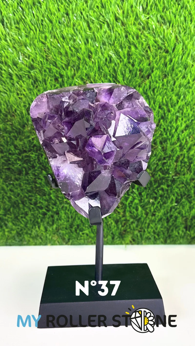 Amethyst-Geode auf Holzsockel Nr. 37