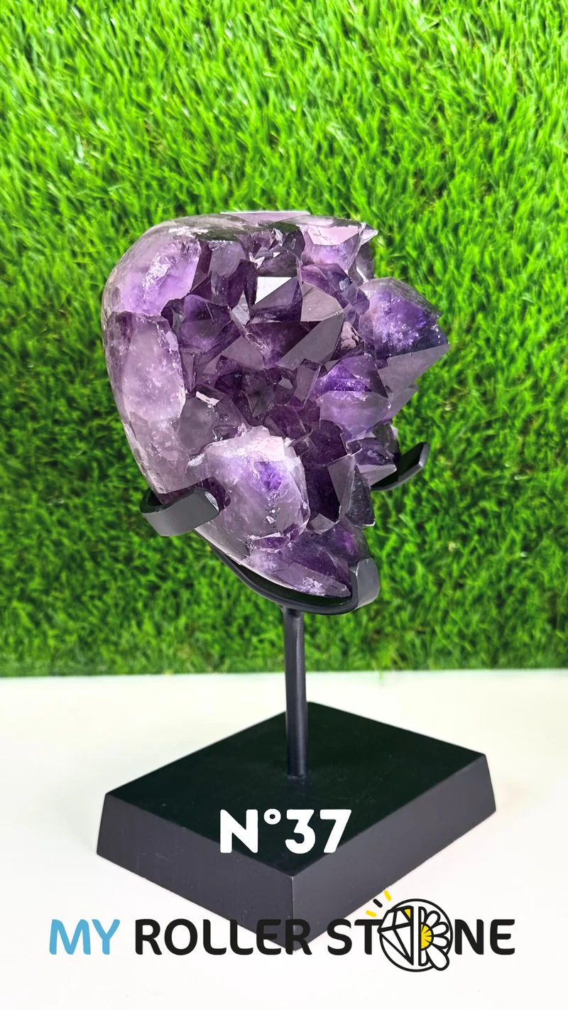 Amethyst-Geode auf Holzsockel Nr. 37
