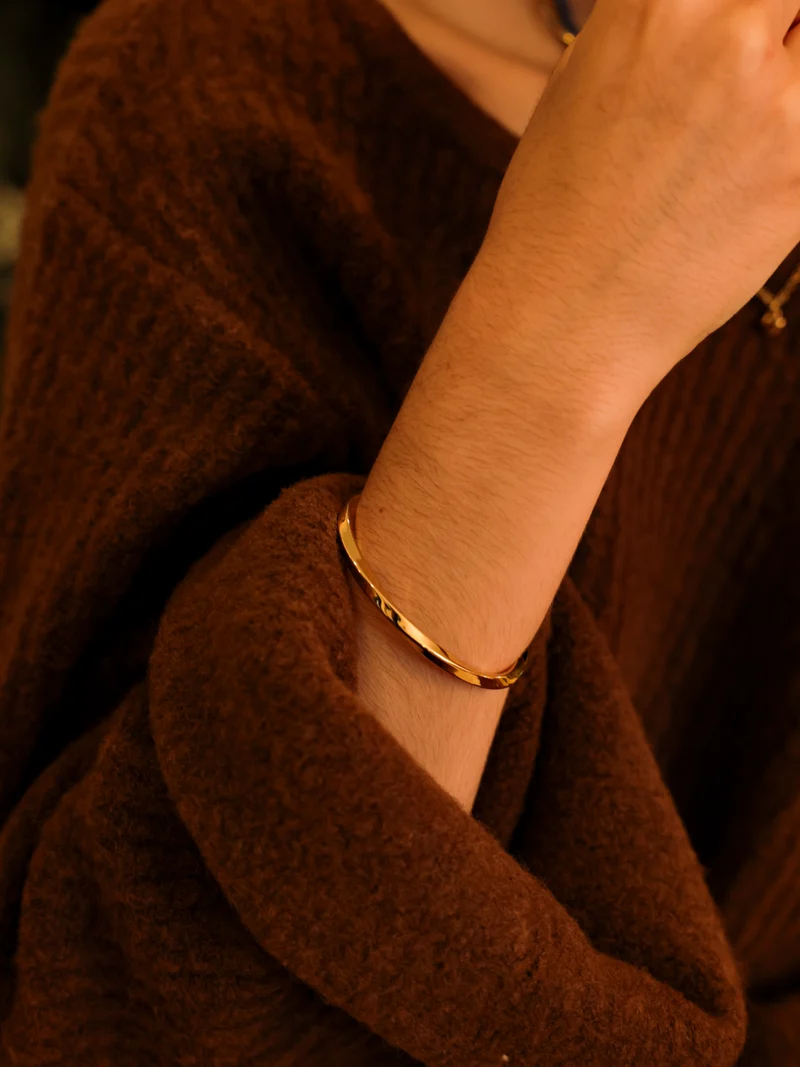 Simple Spiral Armcuff