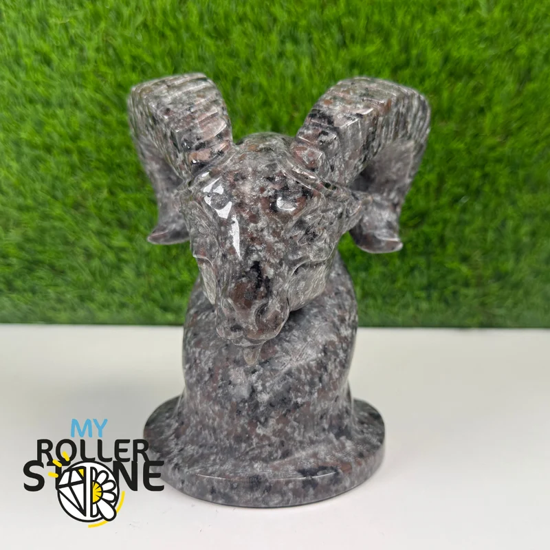 Yooperlite-Skulptur in Form einer Ziege