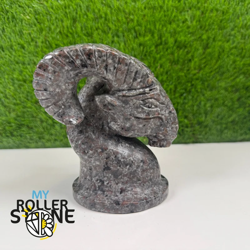 Yooperlite-Skulptur in Form einer Ziege