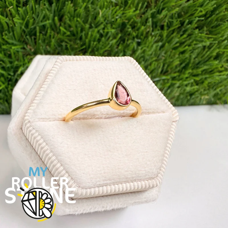 18 Karat vergoldeter Silberring mit rosa Turmalin, facettierter Tropfen (R819G)
