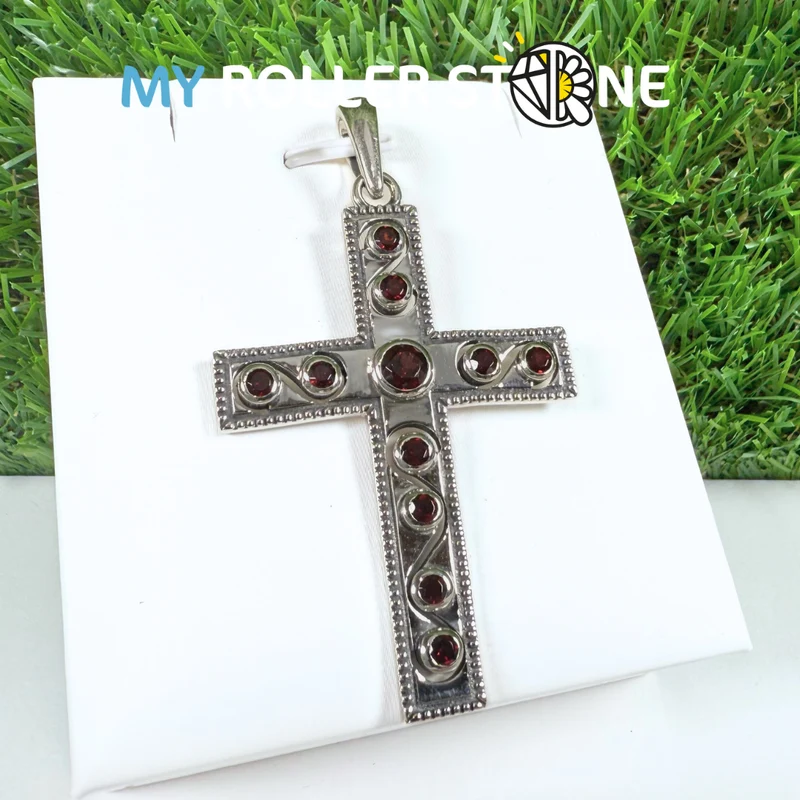 Katalanischer Kreuzanhänger mit Citrin-Cabochon