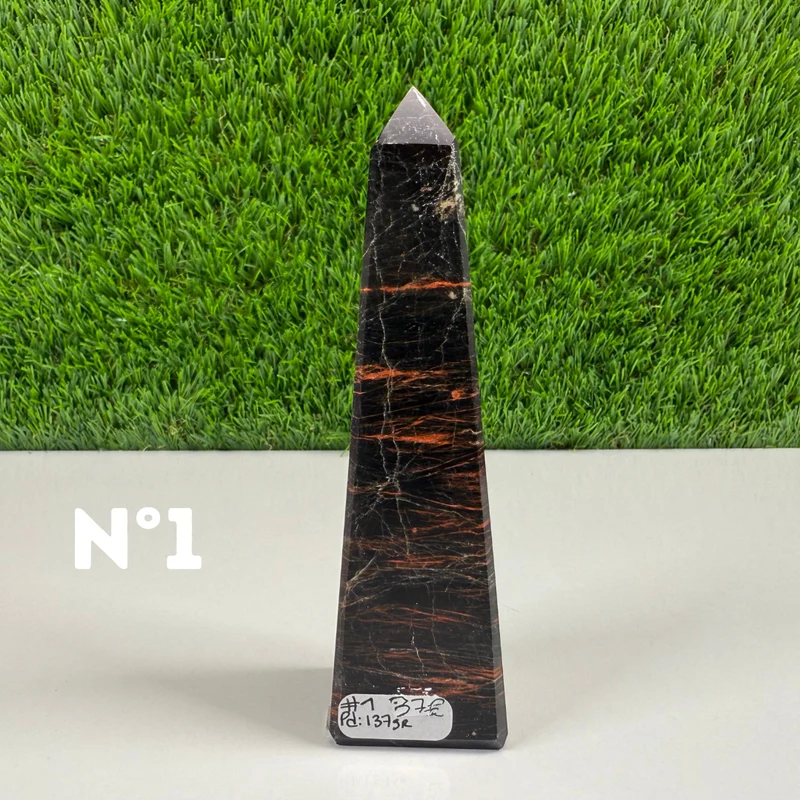 Schwarzer Turmalin-Obelisk