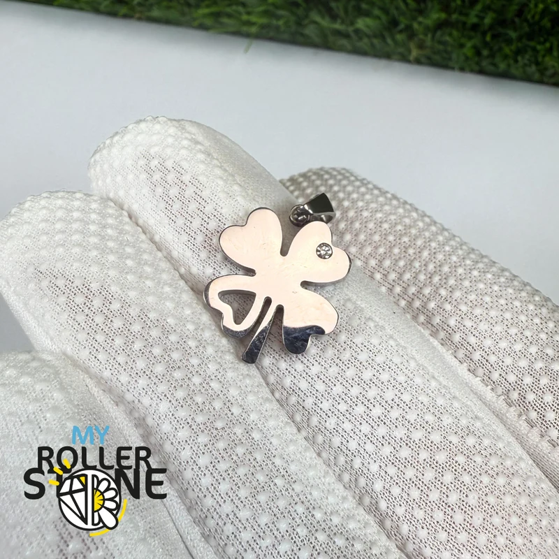 Kleeblatt-Anhänger mit Strasssteinen, silberfarbener Edelstahl