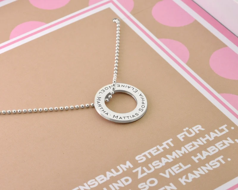 FAMILIENKETTE MIT NAMEN SCHMUCK MIT KINDERNAMEN PERSONALISIERTE GESCHENK SCHACHTEL