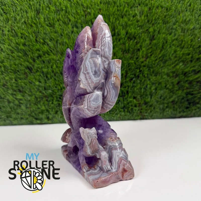 Fuchsförmige Skulptur aus achatisiertem Amethyst